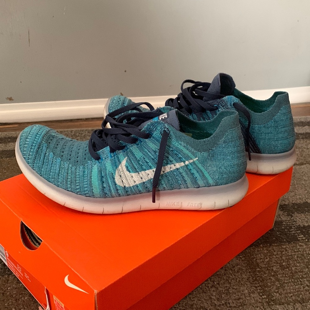 Only worn a few times. Really comfy shoes.